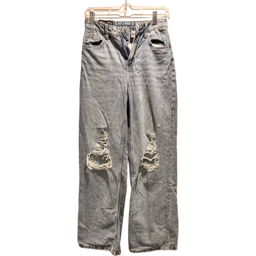 NWT - H&M / Divided 90’s baggy jeans, high waist, distressed.